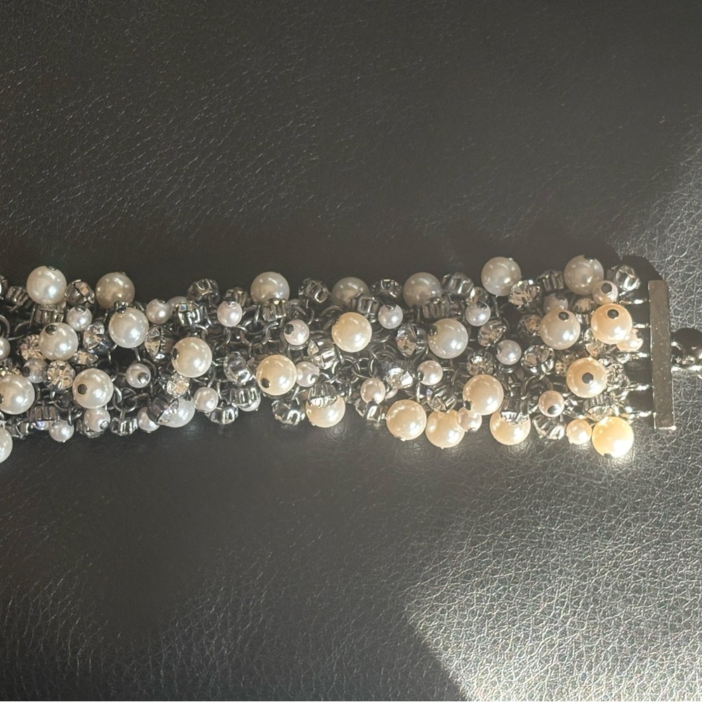 Elegant Pearl and Silver Bracelet